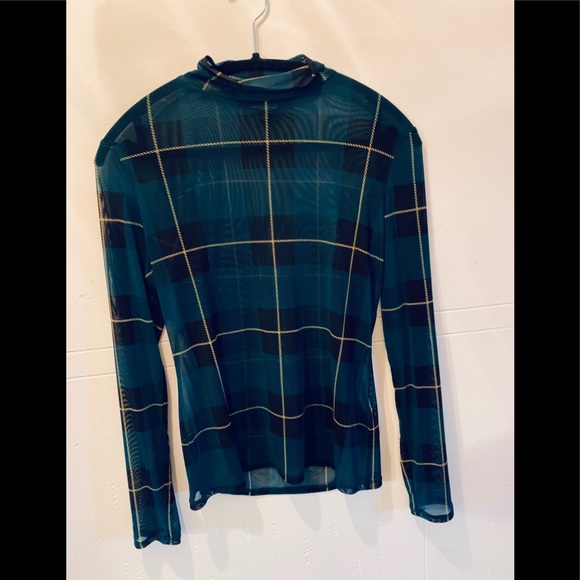 NWOT Guess top - Picture 3 of 3